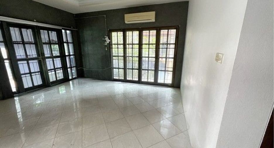 For sale 3 bedrooms house in Ban Bueng, Chonburi
