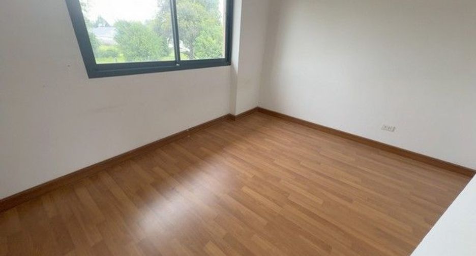 Продажа 3 спальни дом в Ban Bueng, Чонбури