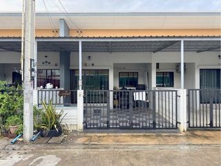 Reihenhaus zum Kauf mit 2 Zimmer in Ban Bueng, Chonburi
