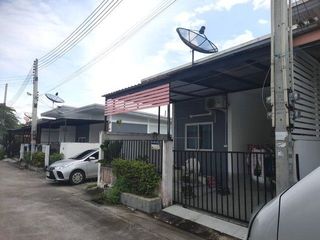 Reihenhaus zum Kauf mit 2 Zimmer in Ban Bueng, Chonburi