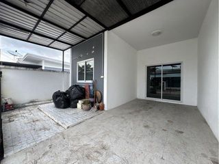Reihenhaus zum Kauf mit 2 Zimmer in Ban Bueng, Chonburi