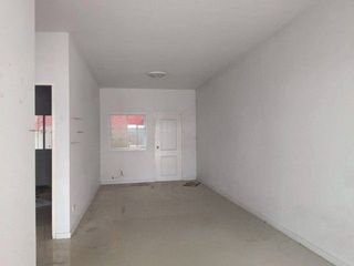 Reihenhaus zum Kauf mit 2 Zimmer in Ban Bueng, Chonburi