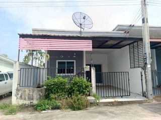 Reihenhaus zum Kauf mit 2 Zimmer in Ban Bueng, Chonburi