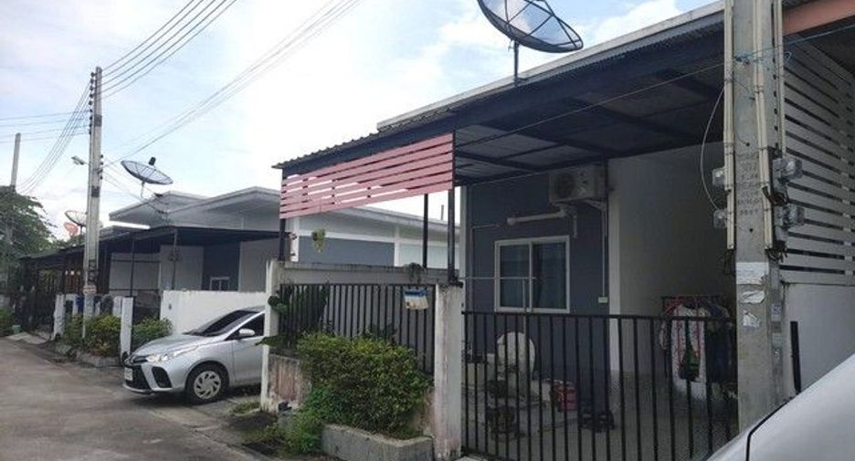 Reihenhaus zum Kauf mit 2 Zimmer in Ban Bueng, Chonburi