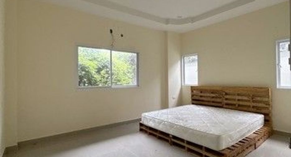 For sale 3 bedrooms house in Ban Bueng, Chonburi