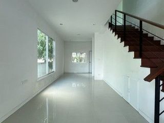 出售 3 卧室 独立屋 在 Ban Bueng, Chon Buri