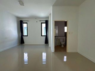 For sale 3 bedrooms townhouse in Ban Bueng, Chonburi