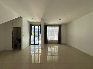 For sale 3 bedrooms townhouse in Ban Bueng, Chonburi