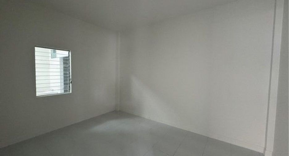 À vendre 2 chambres maison à Ban Bueng, Chonburi