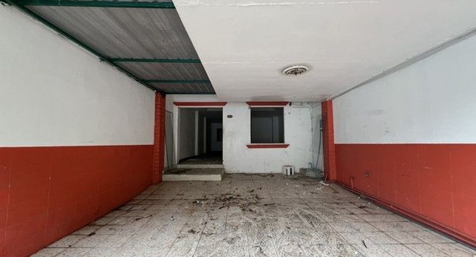Продажа 3 спальни таунхаус в Ban Bueng, Чонбури