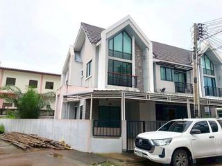 For sale 3 bedrooms townhouse in Ban Bueng, Chonburi