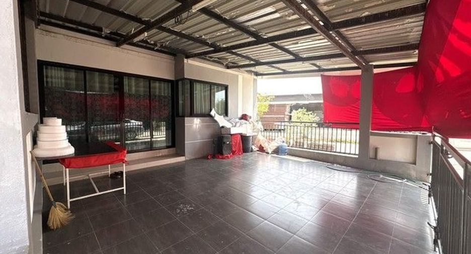 Продажа 2 спальни дом в Ban Bueng, Чонбури