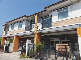 For sale 3 bedrooms townhouse in Ban Bueng, Chonburi