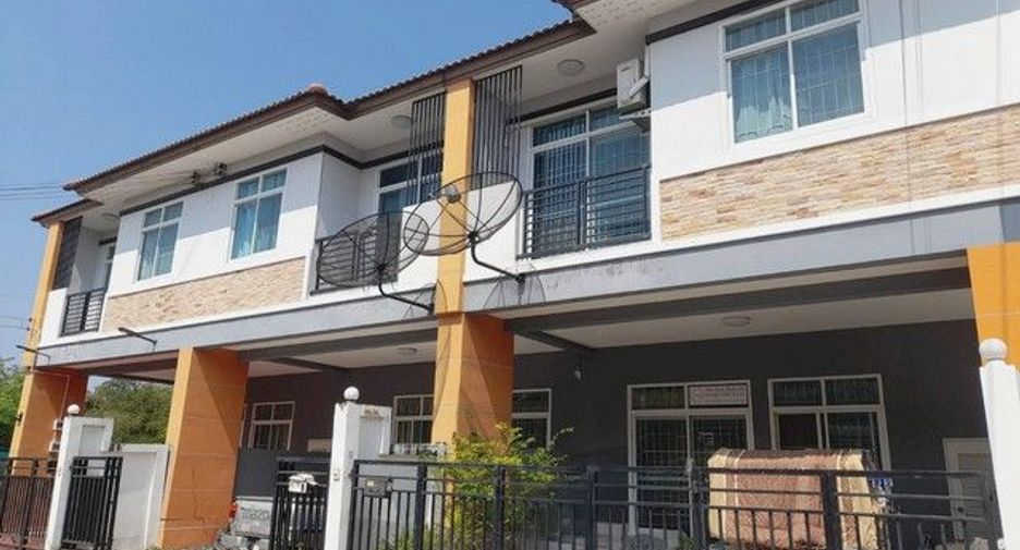 Casa adosada en venta de 3 habitaciones en Ban Bueng, Chonburi
