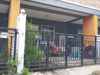 For sale 3 bedrooms townhouse in Ban Bueng, Chonburi