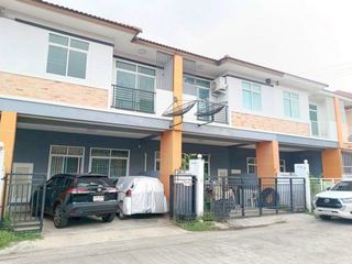 For sale 3 bedrooms townhouse in Ban Bueng, Chonburi