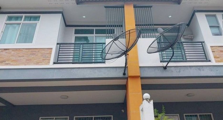 Casa adosada en venta de 3 habitaciones en Ban Bueng, Chonburi