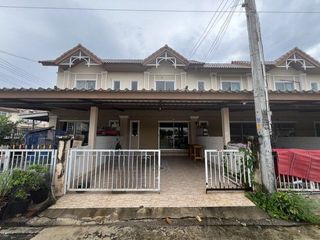 For sale 3 bedrooms townhouse in Ban Bueng, Chonburi
