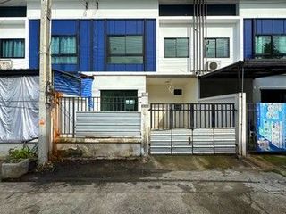 For sale 3 bedrooms townhouse in Ban Bueng, Chonburi