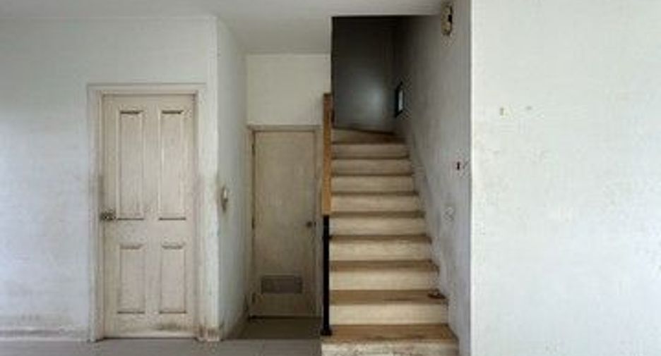 For sale 3 bedrooms townhouse in Ban Bueng, Chonburi
