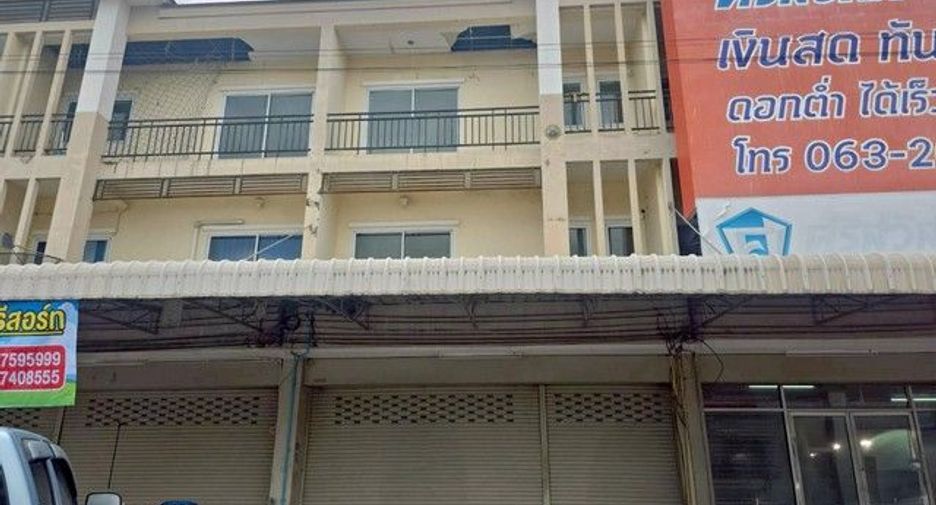 Gewerbefläche zum Kauf mit 2 Zimmer in Ban Bueng, Chonburi