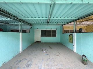 Casa adosada en venta de 2 habitaciones en Mueang Rayong, Rayong