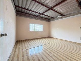 Casa adosada en venta de 2 habitaciones en Krathum Baen, Samut Sakhon