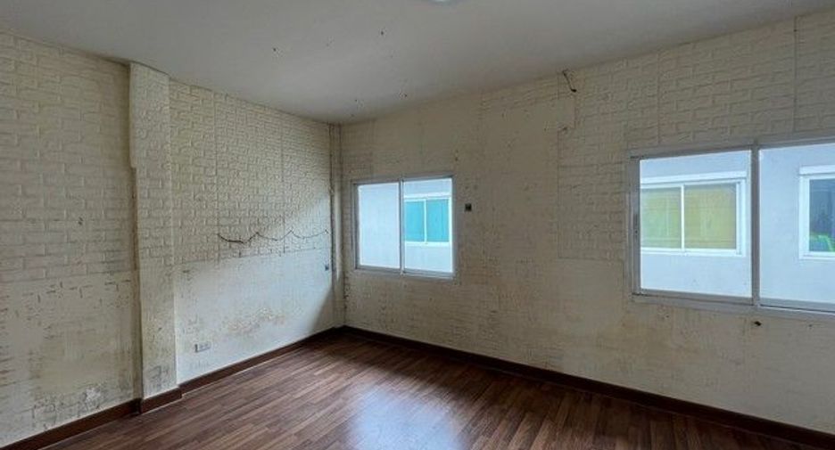 Casa adosada en venta de 2 habitaciones en Ban Bueng, Chonburi