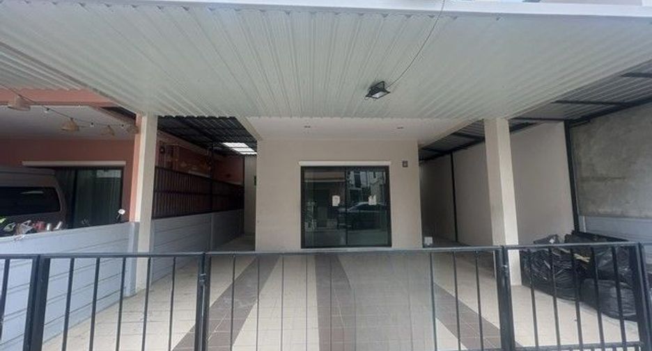 For sale 2 ベッドルーム townhouse in Ban Bueng, Chonburi