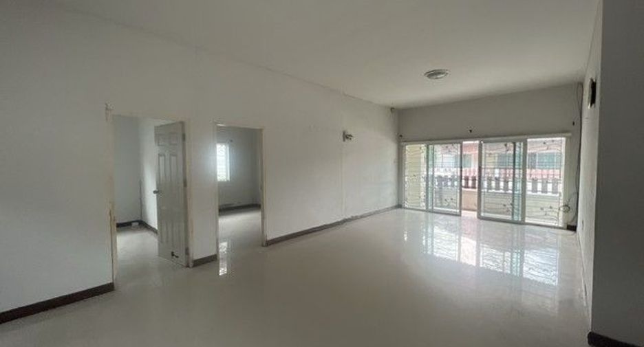 Casa en venta de 3 habitaciones en Ban Bueng, Chonburi