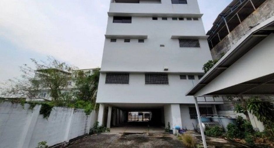Oficina en venta de 1 habitaciones en Ban Bueng, Chonburi