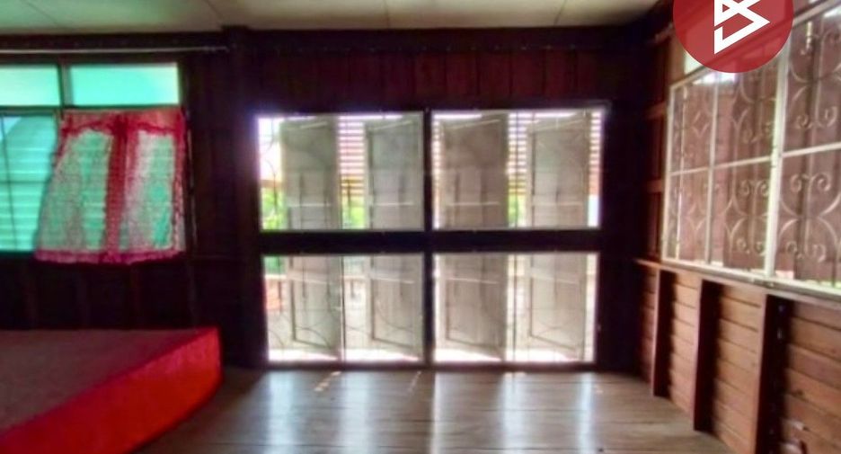 Haus zum Kauf mit 4 Zimmer in Mueang Uttaradit, Uttaradit