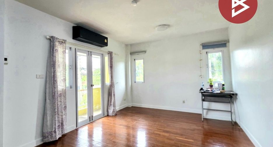 Casa adosada en venta de 3 habitaciones en Nong Chok, Bangkok