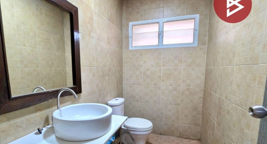 Casa adosada en venta de 3 habitaciones en Nong Chok, Bangkok