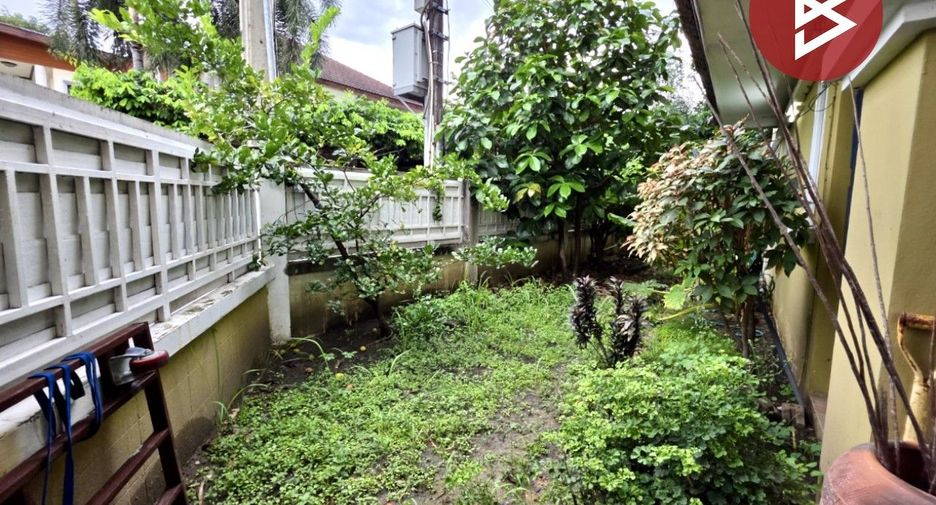Casa adosada en venta de 3 habitaciones en Nong Chok, Bangkok