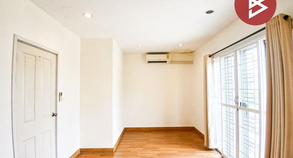 For sale 3 bedrooms townhouse in Prawet, Bangkok