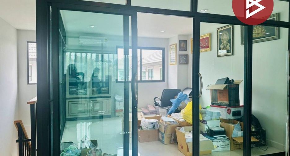 Gewerbefläche zur Miete und zum Kauf mit 3 Zimmer in Bang Kruai, Nonthaburi