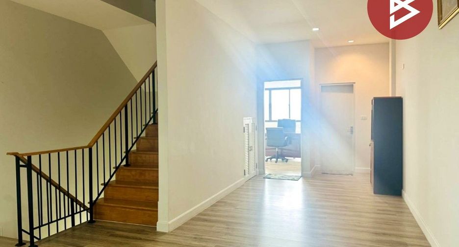 Gewerbefläche zur Miete und zum Kauf mit 3 Zimmer in Bang Kruai, Nonthaburi