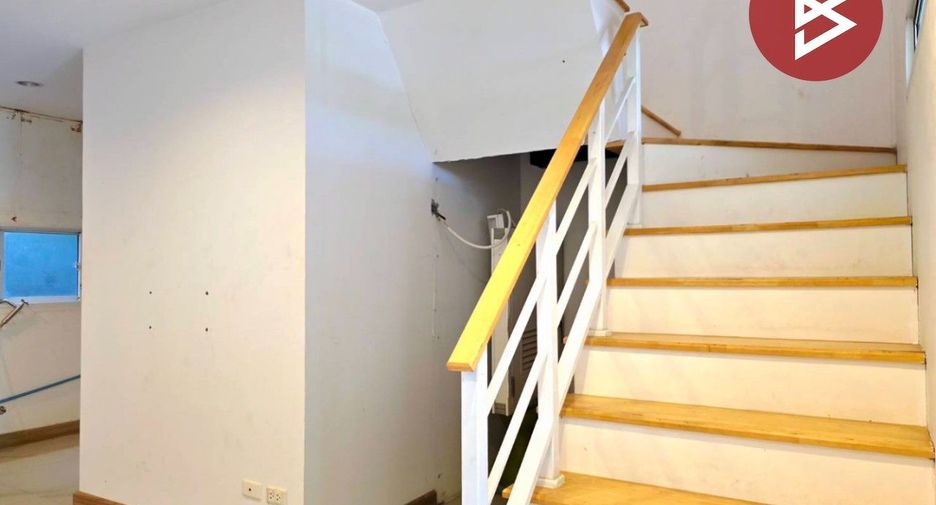 For sale 3 bedrooms townhouse in Sam Phran, Nakhon Pathom