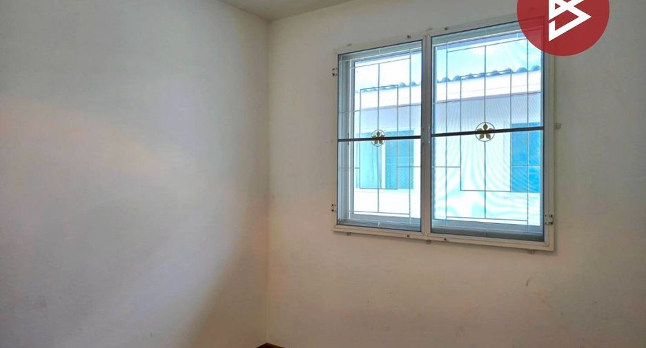 For sale 3 bedrooms townhouse in Sam Phran, Nakhon Pathom