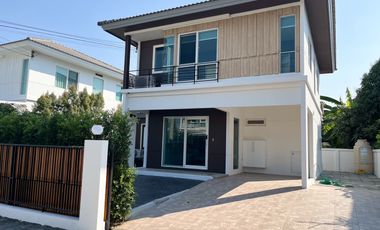 For rent 4 bedrooms house in Bang Bo, Samut Prakan