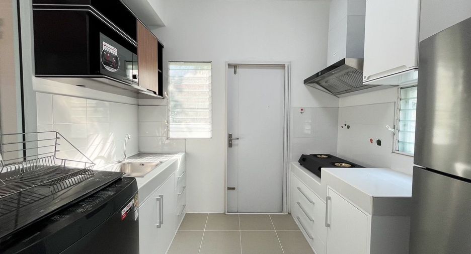 For rent 4 bedrooms house in Bang Bo, Samut Prakan
