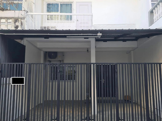 Casa adosada en alquiler de 2 habitaciones en Phra Khanong, Bangkok