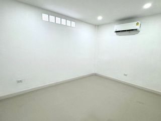 Casa adosada en alquiler de 2 habitaciones en Phra Khanong, Bangkok