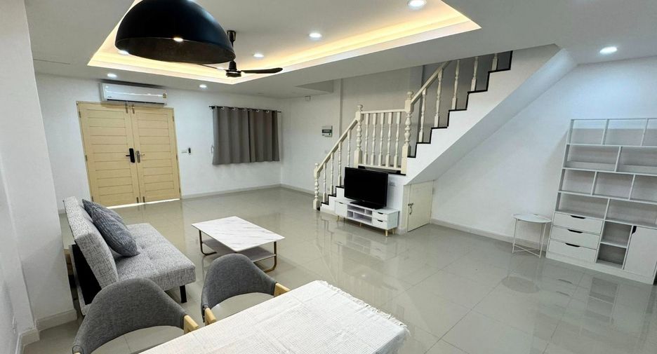 Casa adosada en alquiler de 2 habitaciones en Phra Khanong, Bangkok