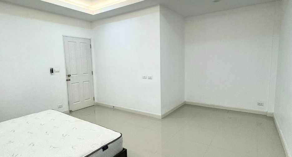 Casa adosada en alquiler de 2 habitaciones en Phra Khanong, Bangkok