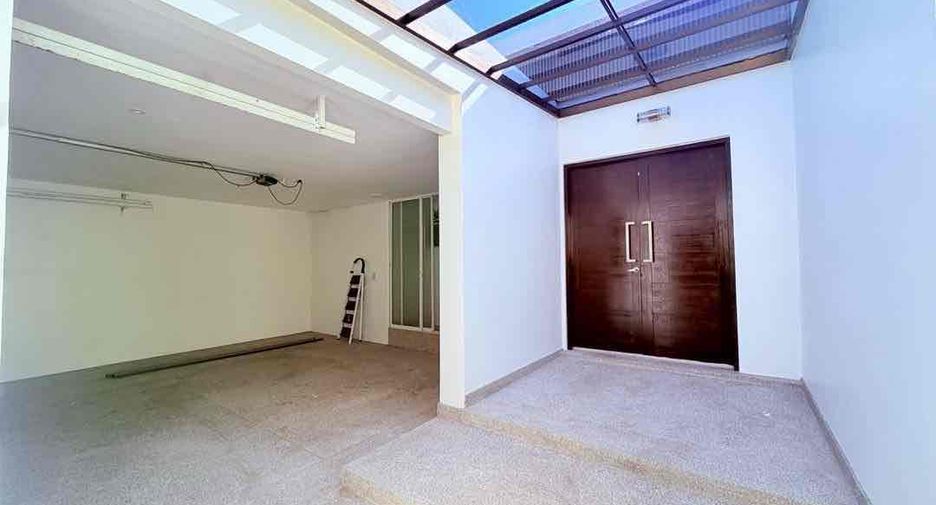 For rent 3 bedrooms villa in Bang Lamung, Chonburi