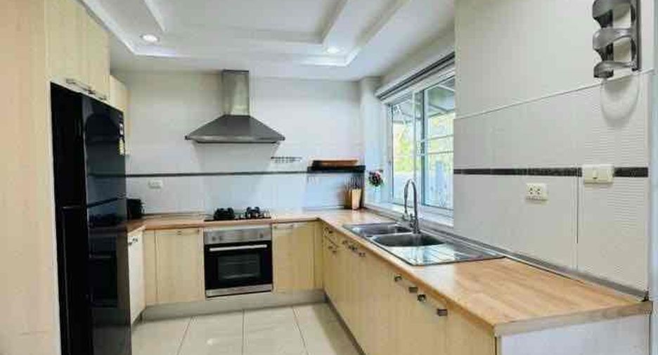 For rent 3 bedrooms villa in Bang Lamung, Chonburi