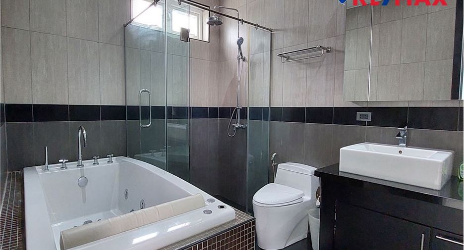 Haus zum Kauf mit 5 Zimmer in Bang Lamung, Chonburi