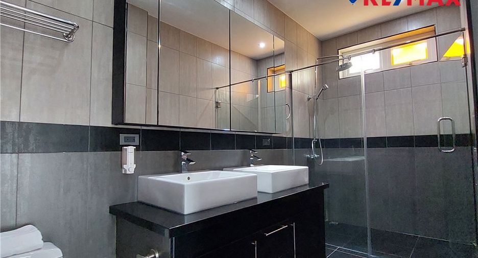 Haus zum Kauf mit 5 Zimmer in Bang Lamung, Chonburi